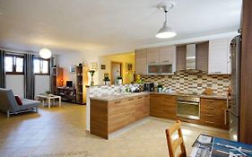 Anemona Apartment